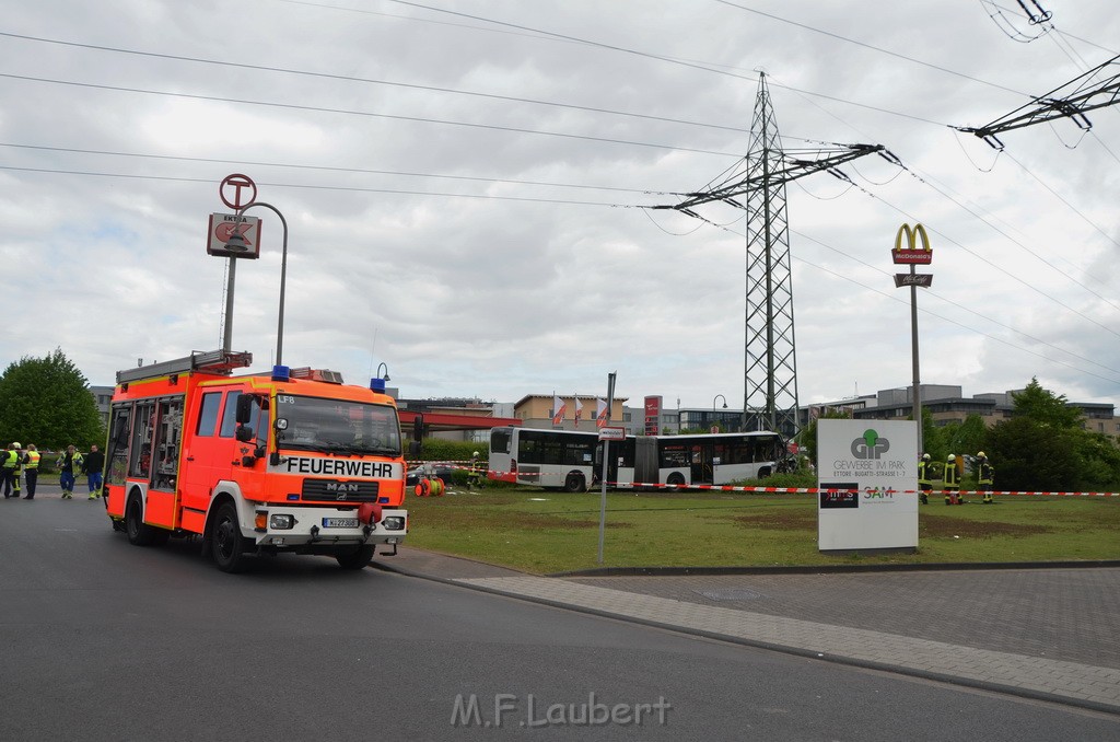 Schwerer Bus Unfall Koeln Porz Gremberghoven Neuenhofstr P163.JPG - Miklos Laubert
